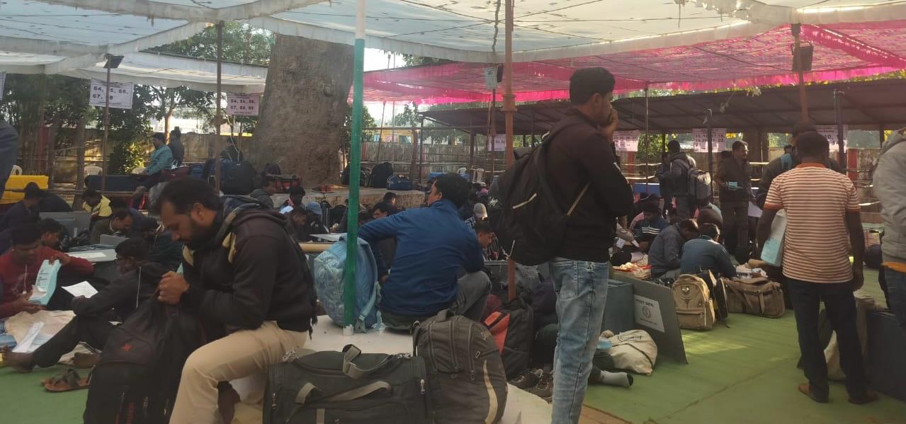 त्रिस्तरीय पंचायत चुनाव: तीसरे चरण के लिए मतदान दल रवाना